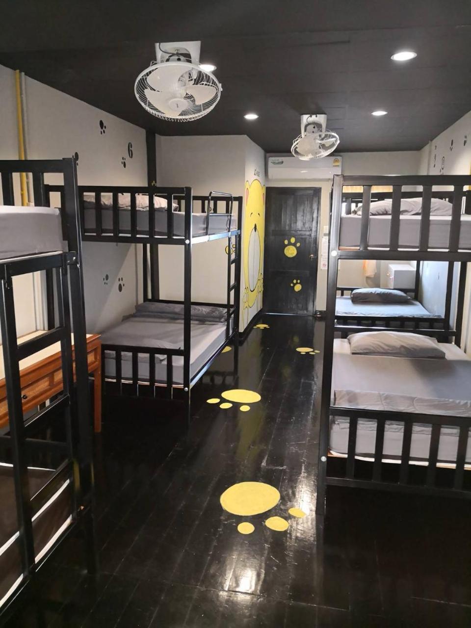 Feel Like Home Dormitory & Cafe 曼谷 外观 照片