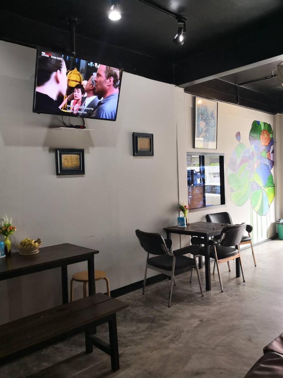 Feel Like Home Dormitory & Cafe 曼谷 外观 照片