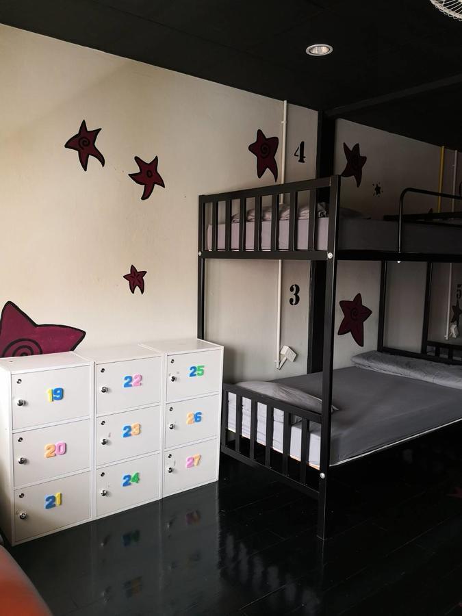 Feel Like Home Dormitory & Cafe 曼谷 外观 照片
