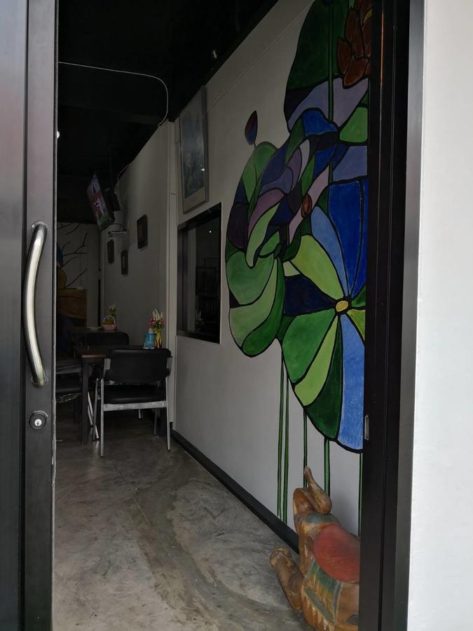 Feel Like Home Dormitory & Cafe 曼谷 外观 照片