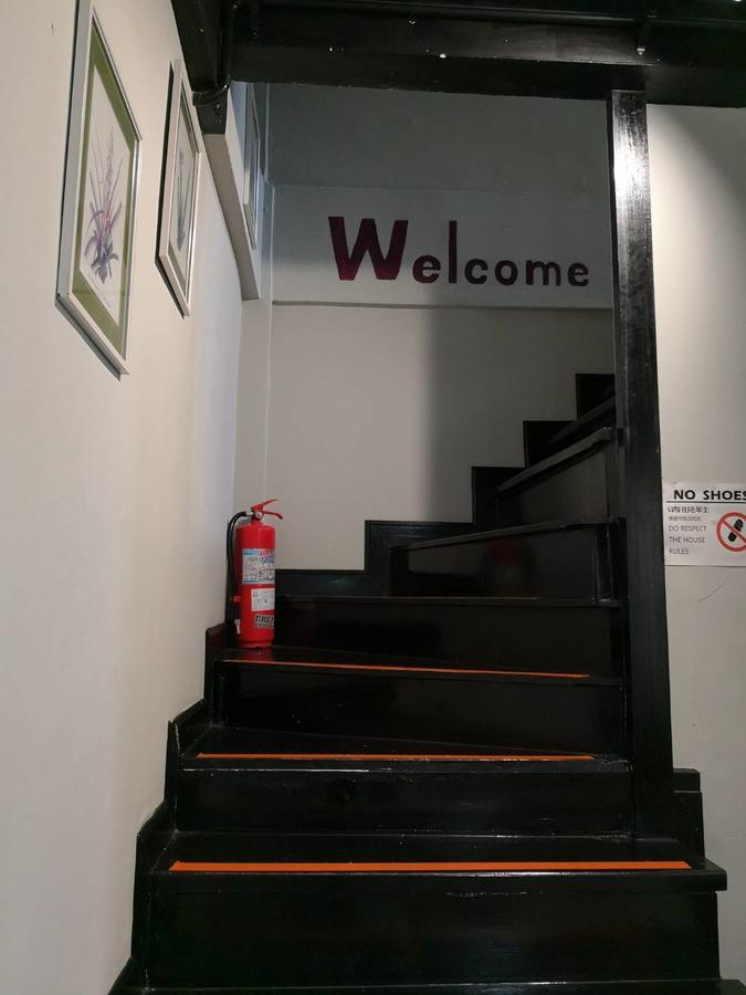 Feel Like Home Dormitory & Cafe 曼谷 外观 照片