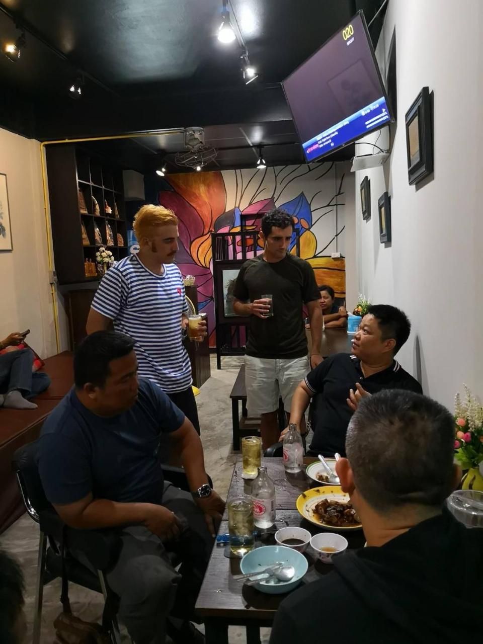 Feel Like Home Dormitory & Cafe 曼谷 外观 照片