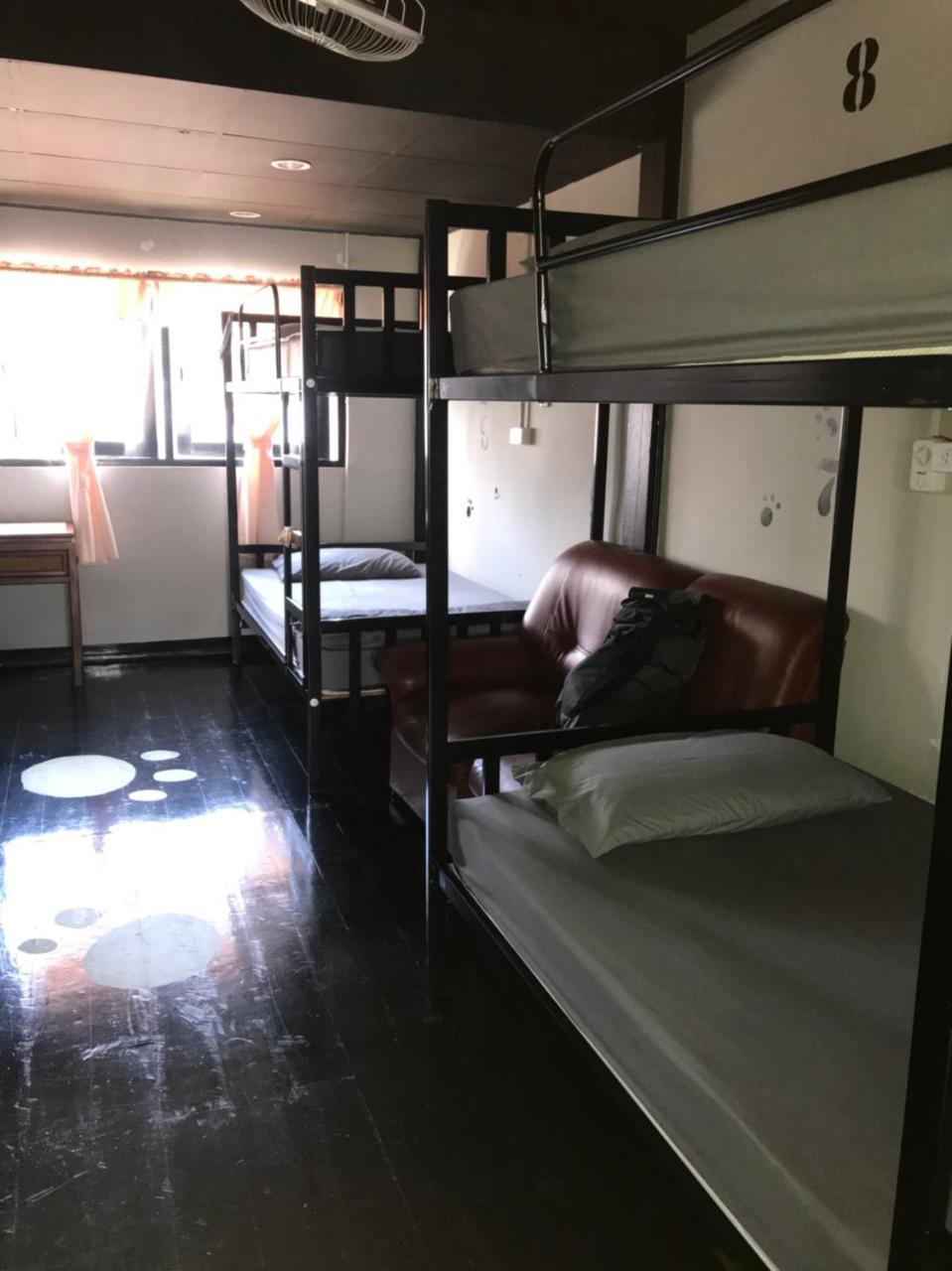 Feel Like Home Dormitory & Cafe 曼谷 外观 照片