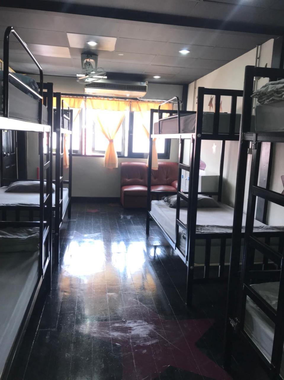Feel Like Home Dormitory & Cafe 曼谷 外观 照片
