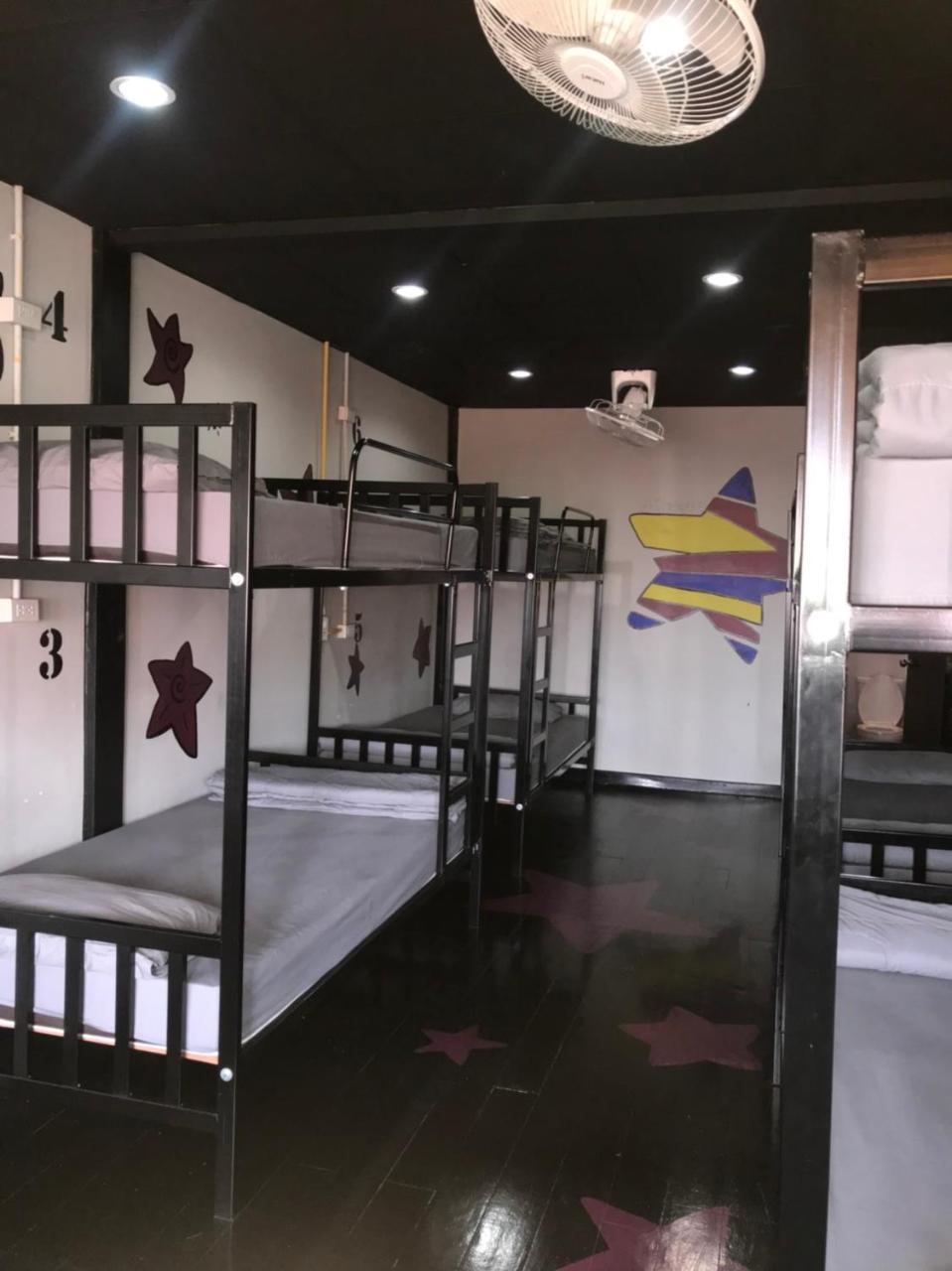 Feel Like Home Dormitory & Cafe 曼谷 外观 照片