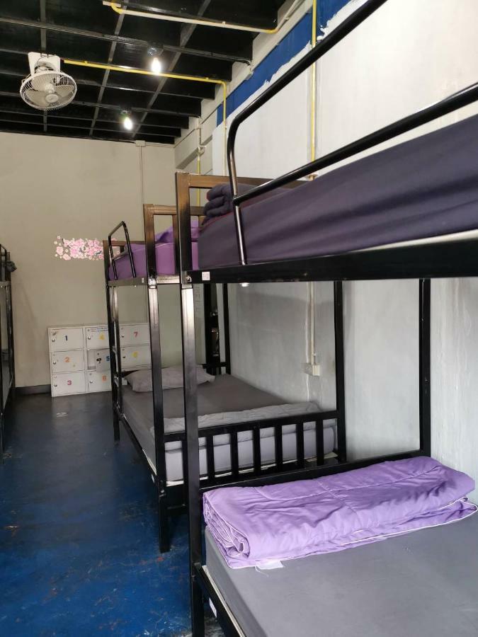 Feel Like Home Dormitory & Cafe 曼谷 外观 照片