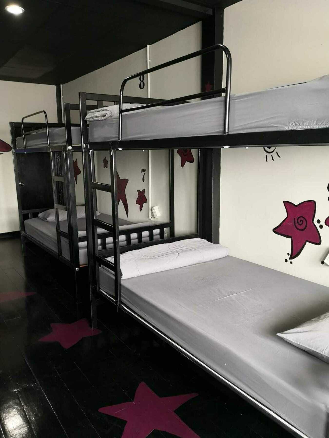 Feel Like Home Dormitory & Cafe 曼谷 外观 照片