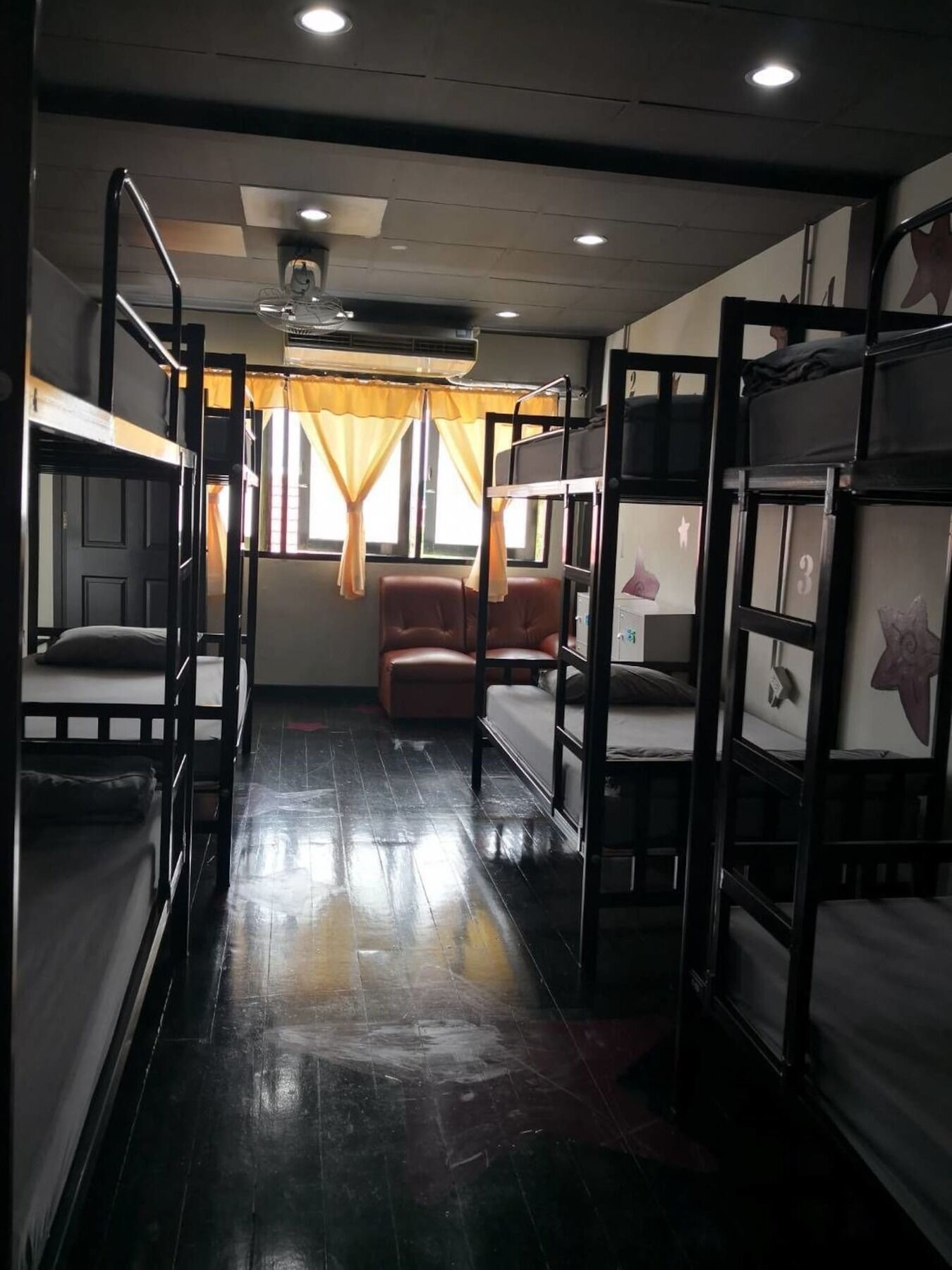 Feel Like Home Dormitory & Cafe 曼谷 外观 照片